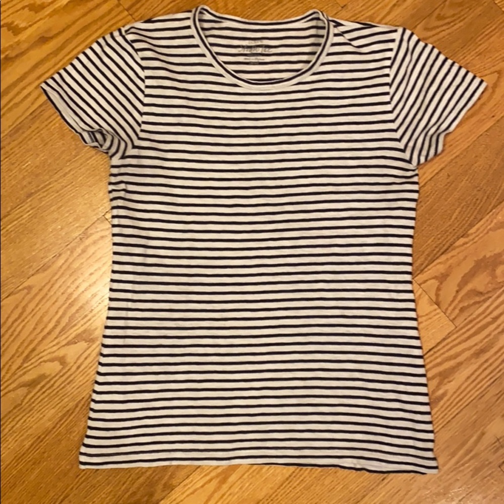 Black and white shirt sleeve tee